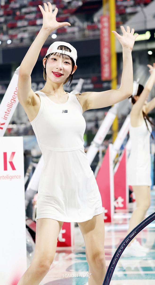 [포토]'흠뻑 젖고 싶으면 위즈파크로' 정희정