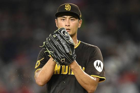 샌디에이고 파드리스 다르빗슈 유가 25일(한국시간) 미국 미주리주 세인트루이스의 부시 스타디움에서 열린 2025 메이저리그 세인트루이스 카디널스와의 원정 경기에 선발 등판해 3⅓이닝 8피안타(2피홈런) 2볼넷 3탈삼진 7실점을 기록, 시즌 첫 승 수확에 실패했다. 연합뉴스