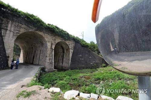 노근리 사건 현장인 충북 영동의 쌍굴다리 [연합뉴스 자료사진 재판매 및 DB금지]