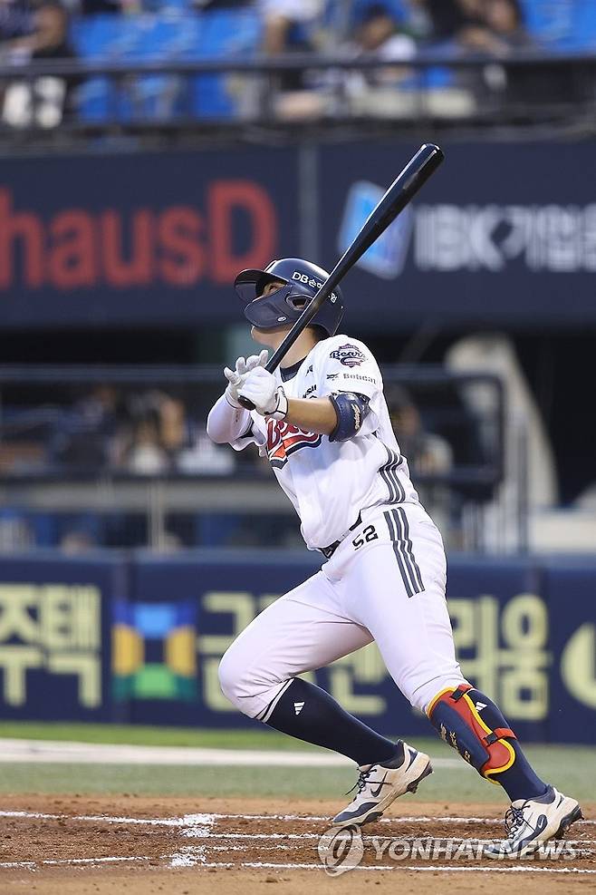 타격하는 박준순 (서울=연합뉴스) 23일 서울 잠실야구장에서 열린 프로야구 2025 신한 SOL 뱅크 KBO리그 두산베어스와 한화이글스 경기. 두산 박준순이 타격을 하고 있다. 2025.7.23 [두산 베어스 제공. 재판매 및 DB 금지] ksm7976@yna.co.kr