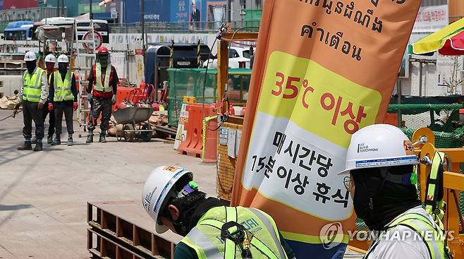 폭염 속 공사현장 [연합뉴스 자료사진]