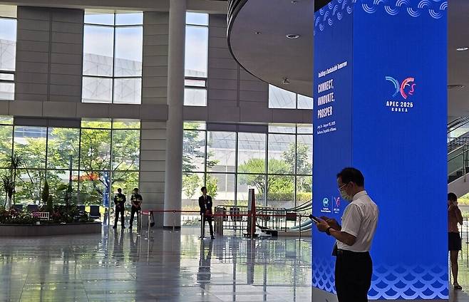 ▲ 26일 APEC 인천 회의가 시작된 인천 연수구 송도컨벤시아 내부 모습.