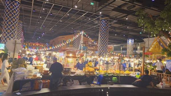 태국 방콕의 대형 쇼핑몰 아이콘시암 내 야시장 '쑥시암' 전경/사진=김아름 기자 armijjang@