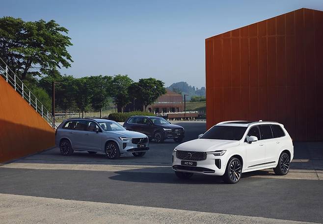 볼보 7인승 SUV `XC90`