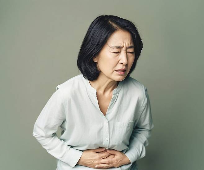 담석이 있으면 우측 복부 및 명치 통증, 소화 불량, 식욕 부진, 구토, 오심 등의 증상이 발생할 수 있다. [사진=클립아트코리아]