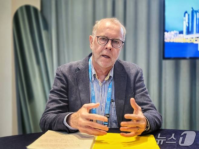 해양물리학 세계적 권위자인 트레버 맥두걸 뉴사우스웨일스대 석좌교수가 뉴스1 과인터뷰하고 있다. ⓒ 뉴스1