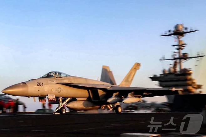 미국 중부사령부의 'F-18 전투기' ⓒ AFP=뉴스1