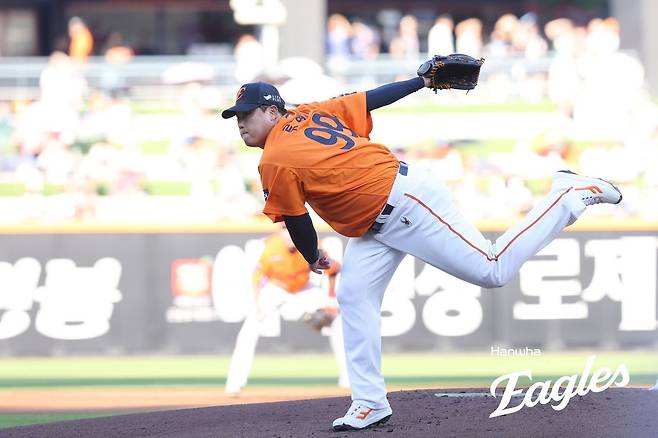 26일 대전 한화생명 볼파크에서 열린 프로야구 '2025 신한 SOL 뱅크 KBO리그' SSG 랜더스와 한화 이글스 경기에서 한화 류현진이 역투하고 있다. (한화이글스 제공. 재판매 및 DB금지) 2025.7.26/뉴스1