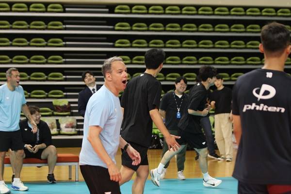 파에스 감독. ⓒ우리카드
