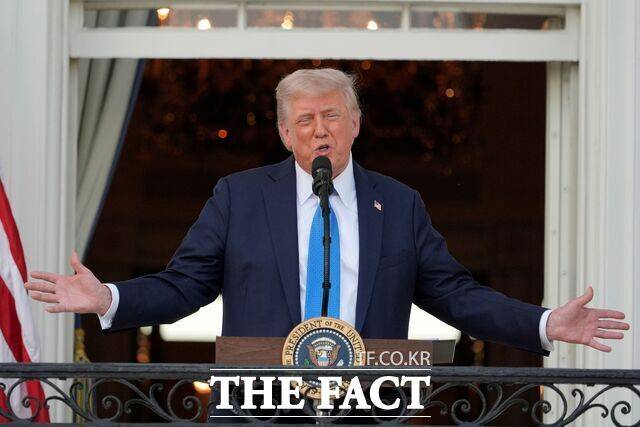 도널드 트럼프 미국 대통령의 국정 지지율이 재선 이후 가장 낮은 37%를 기록했다. /AP. 뉴시스
