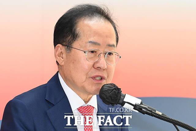 지난 29일 국민의힘 대선 경선 후보에서 탈락한 홍준표 국민의힘 후보가 서울 여의도 선거캠프에서 기자회견을 열고 소회를 밝히고 있다. /박헌우 기자