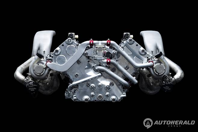 제네시스 마그마 레이싱의 첫 번째 하이퍼카 'GMR-001'이 엔진 시동에 성공했다. (출처:제네시스)