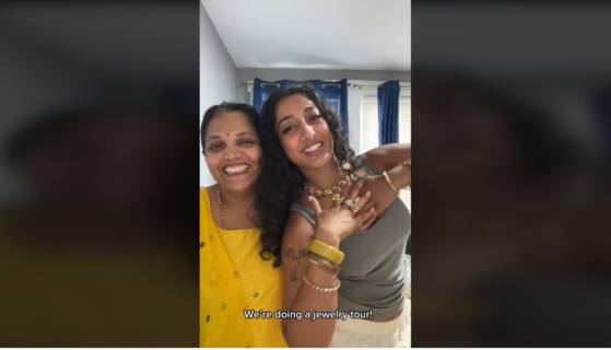 소셜미디어 틱톡에서 남아시아계 이용자가 어머니로부터 물려받은 금 장신구를 소개하고 있다. 사진 틱톡 캡처