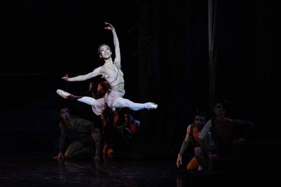 '잠자는 숲속의 미녀'에서 오로라 공주를 춤추는 박세은. [사진 파리오페라발레단]