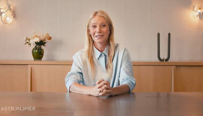 콜드플레이의 콘서트에서 불거진 임원들의 불륜 논란으로 곤욕을 치렀던 아스트로노머가 홍보 모델로 크리스 마틴의 전 부인인 배우 기네스 펠트로를 발탁했다. /사진=유튜브 캡처