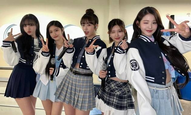 Girl group IVE members pose for a photo wearing Yonsei gwajam. [IVE'S OFFICIAL FACEBOOK ACCOUNT]