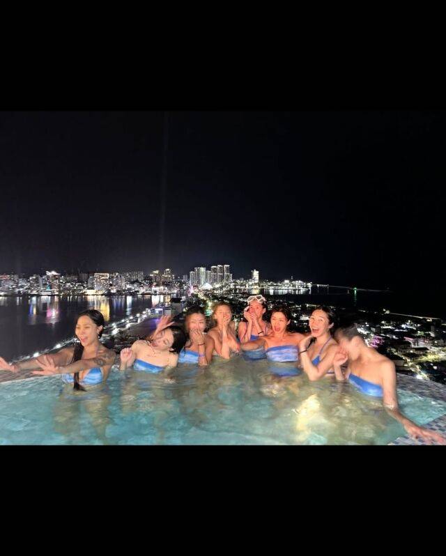 범접 멤버들 단체샷 / 허니제이 인스타그램