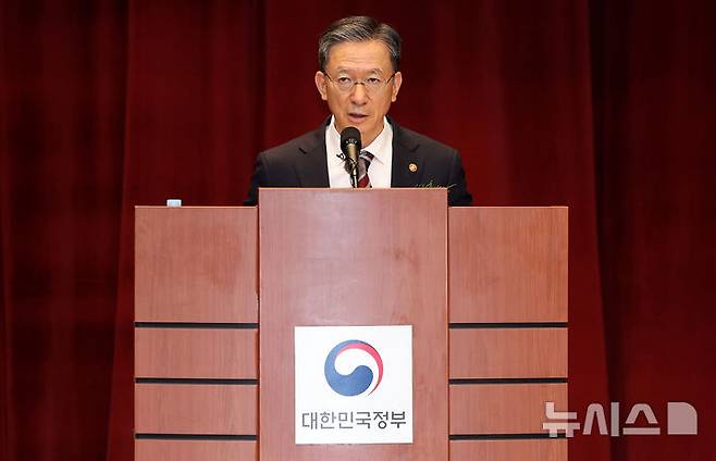 [과천=뉴시스] 조성우 기자 = 정성호 신임 법무부 장관이 21일 경기도 과천시 정부과천청사에서 열린 취임식에서 취임사를 하고 있다. 2025.07.21. xconfind@newsis.com