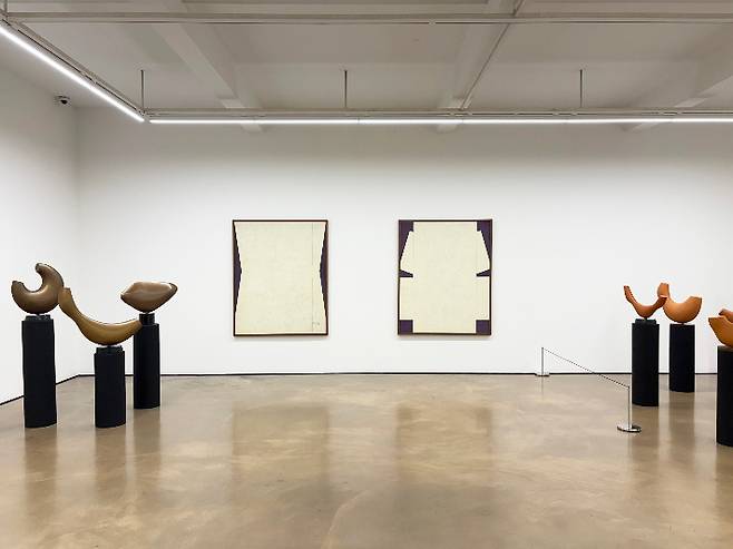 부자(父子) 사이인 고(故) 류경채(1920~1995)와 고(故) 류훈(1954~2013) 작가의 2인전 '공(空)-존'이 다음 달 9일까지 서울 종로구 삼청로 학고재에서 개최된다. 학고재 제공