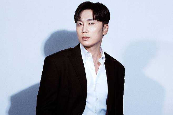 영화 '84제곱미터'는 지난해 가장 더운 여름에 촬영했다. 서현우는 "세트장에서 촬영하긴 했었지만, 상대 배우 얼굴에 땀이 몽글몽글 맺히는 게 보일 정도였다"며 "무더위 속에서 촬영한 게 벌써 1년이 지났다"고 전했다. 넷플릭스 제공