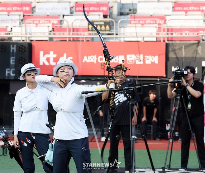 [포토] '양궁국가대표 KT위즈파크에서 소음적응훈련'임시현