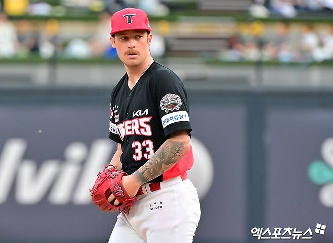 KIA 타이거즈 외국인 투수 아담 올러가 25일 부산 사직야구장에서 불펜 피칭을 실시, 1군 복귀 준비에 돌입했다. 사진 엑스포츠뉴스 DB