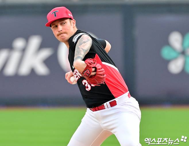 KIA 타이거즈 외국인 투수 아담 올러가 25일 부산 사직야구장에서 불펜 피칭을 실시, 1군 복귀 준비에 돌입했다. 사진 엑스포츠뉴스 DB