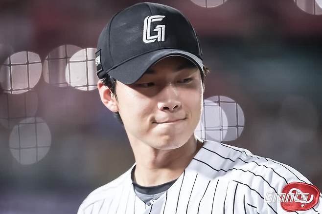 롯데 자이언츠 좌완 파이어볼러 홍민기가 지난 25일 KIA 타이거즈와의 사직 홈 경기에서 1.2이닝 무실점으로 홀드를 기록했다. 사진 롯데 자이언츠