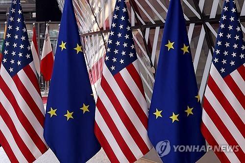 미국 성조기와 EU 깃발 [AFP 연합뉴스 자료사진. 재판매 및 DB 금지]