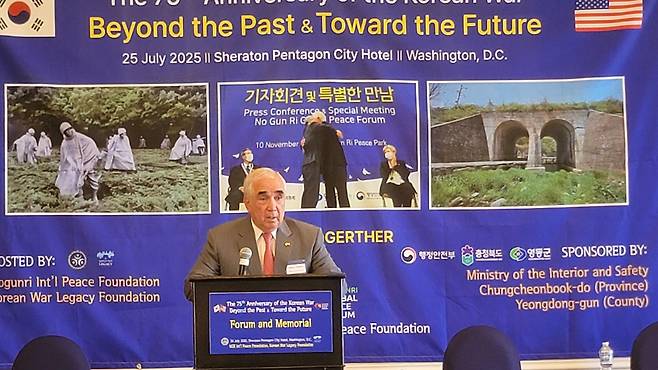 연설하는 틸럴리 전 주한미군사령관 (워싱턴=연합뉴스) 조준형 특파원 = 존 틸럴리 전 주한미군사령관이 25일(현지시간) 노근리국제평화재단이 워싱턴DC 인근 호텔에서 개최한 글로벌평화포럼에서 기조연설을 하고 있다. jhcho@yna.co.kr 2025.7.26