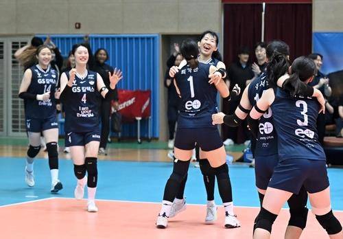 퓨처스 챔프전 우승을 차지한 GS칼텍스 선수들 [한국배구연맹 제공. 재판매 및 DB 금지]