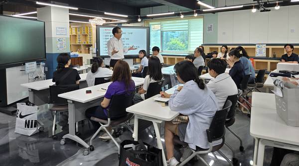 경기도교육청미래과학교육원의 공유학교 프로그램 중 하나인 발명 공유학교 수업이 열리고 있다. /경기도교육청미래과학교육원 제공