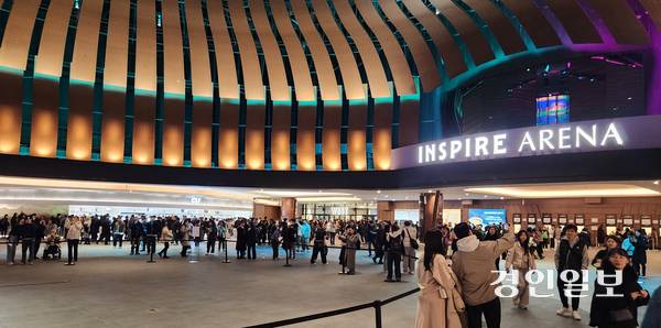지난해 3월 8일 인천 영종도 인스파이어 아레나는 유명 팝 밴드 마룬파이브의 공연을 보기 위해 방문한 관객들로 인산인해를 이뤘다. /경인일보DB