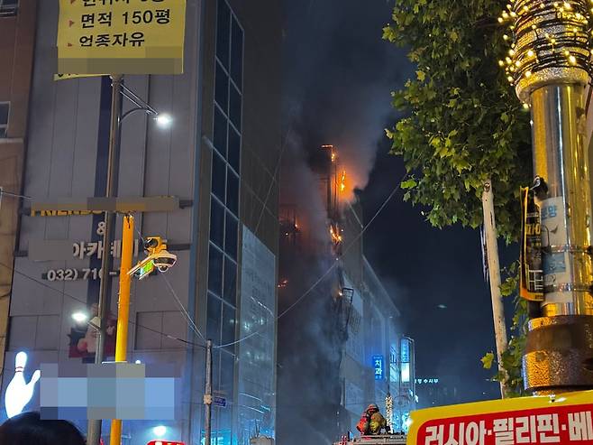 인천 남동구 구월동 로데오거리 한 대형 상가에서 화재가 발생했다. <사진=유지웅 기자>