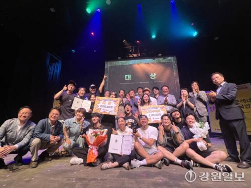 ◇2025춘천연극제의 ‘코미디경연’이 지난 26일 춘천 봄내극장에서 시상식을 열고 막을 내렸다. 올해 대상은 (주)조이컬쳐스의 ‘사랑해 엄마’가 차지했다.
