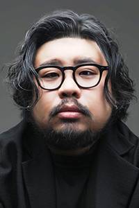 강백수 세상을 깊이 있게 바라보는 싱어송라이터이자 시인. 원고지와 오선지를 넘나들며 우리 시대를 탐구 중이다.