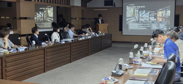영천시는 지난 25일 영상회의실에서 '신성일기념관 전시설계 및 전시물 제작·설치 완료보고회'를 개최했다. 권오석 기자