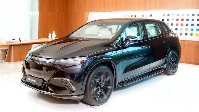 메르세데스 마이바흐 EQS SUV 실버 라이닝