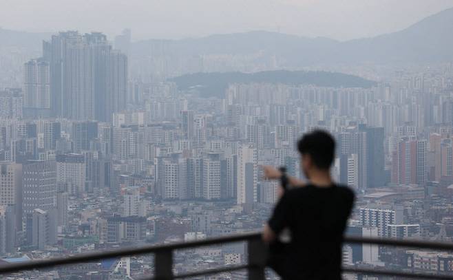 [이데일리 노진환 기자]서울 남산에서 바라본 서울 아파트의 모습.