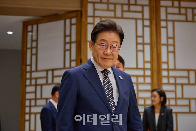 이재명 대통령이 지난 23일 서울 용산 대통령실 청사에서 열린 임명장 및 위촉장 수여식에 참석하고 있다.(사진=뉴스1)
