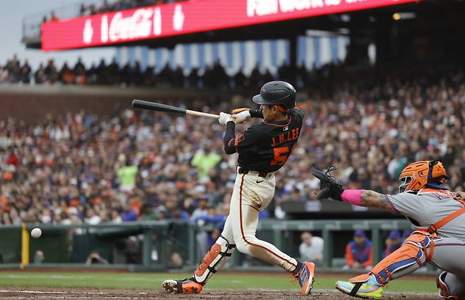 이정후가 타격에 임하고 있다. 사진 | EPA 연합뉴스