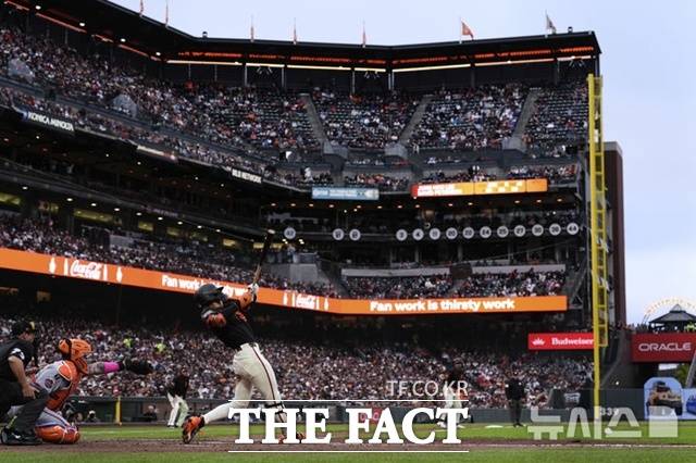 이정후가 27일(한국시간) 뉴욕 메츠전 4회말 1사 만루에서 2루수 앞 땅볼로 선취 타점을 올리고 있다. /샌프란시스코=AP.뉴시스