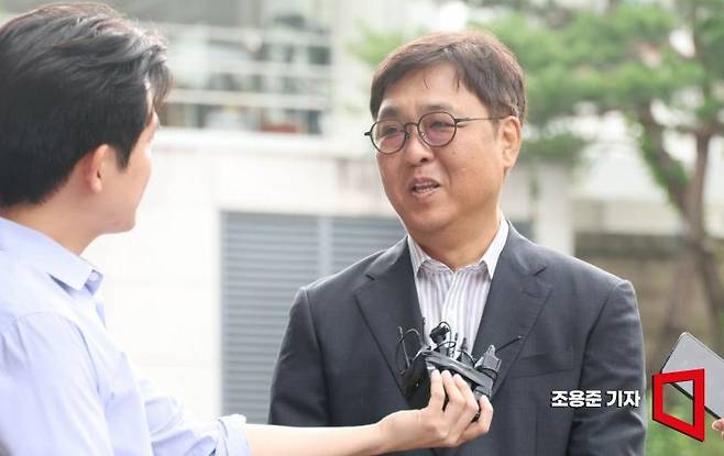 최휘영 문화체육관광부 장관 후보자가 14일 서울 종로구 국립현대미술관에 마련된 인사청문회 준비 사무실로 첫 출근하며 소감을 밝히고 있다. 2025.7.14 조용준 기자