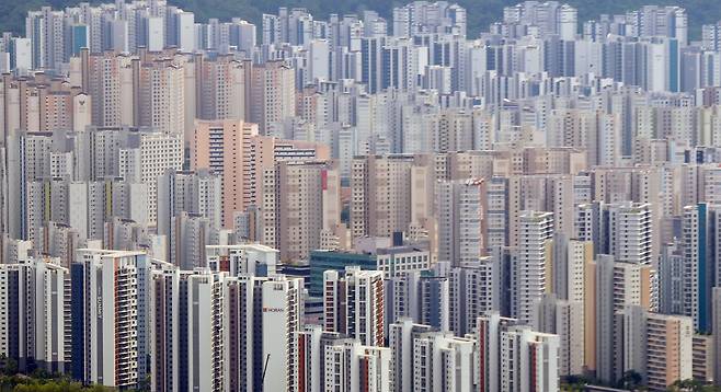 서울 송파구 롯데월드타워 전망대 서울스카이에서 바라본 아파트 단지 모습. /뉴스1