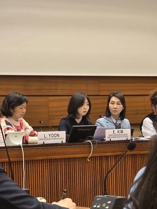 김은주 씨(가운데)가 지난해 3월 스위스 제네바에서 열린 유엔 회의에서 북한 인권 실태를 증언하고 있다.