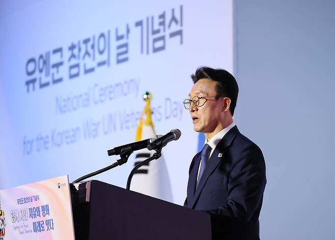 김민석 국무총리가 27일 경기 고양시 킨텍스에서 열린 유엔군 참전의 날 기념식에서 기념사를 하고 있다. 연합뉴스