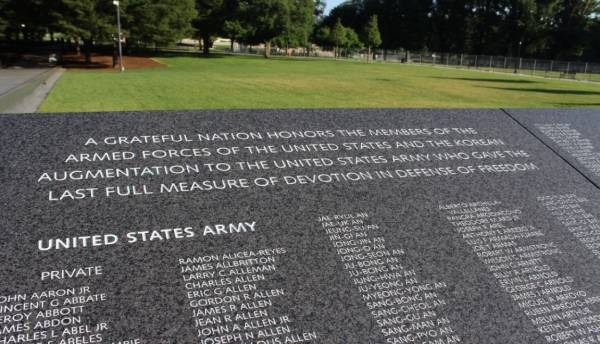 ▲미국 워싱턴DC 한국전 참전 기념공원에 건립된 추모의 벽. 사진=국가보훈부