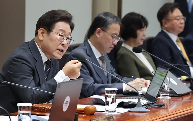 이재명 대통령이 지난 6월 용산 대통령실에서 국무회의를 하는 모습. <연합뉴스>