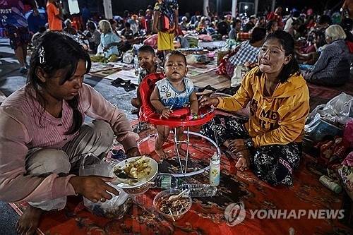 태국 국경 지역 동부 시사껫주 피난소 모습 [AFP = 연합뉴스]