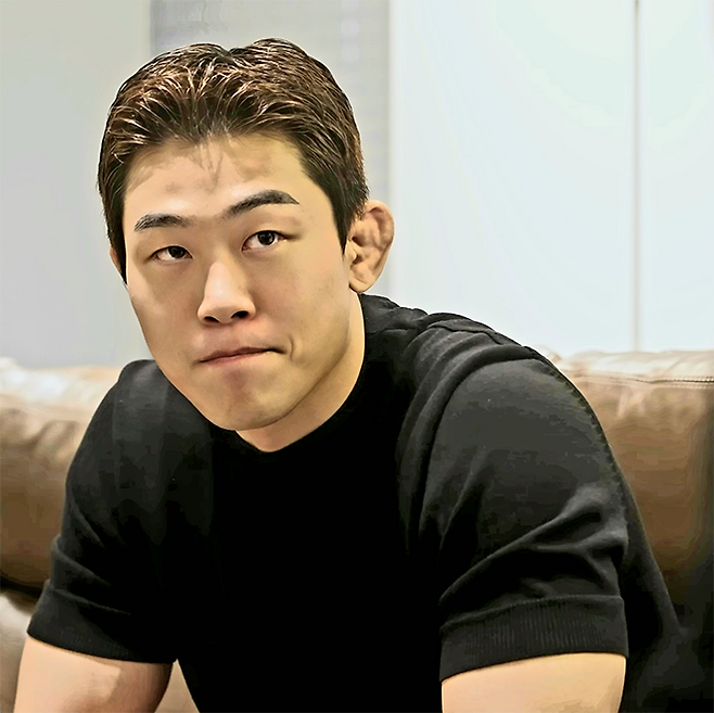 오호택이 2024년 9월 대한민국 종합격투기 단체 블랙컴뱃 우수 인재 영입 콘텐츠 ‘블랙리스트’ 2차 합격자 발표 촬영을 하고 있다. 사진=이데아 파라곤